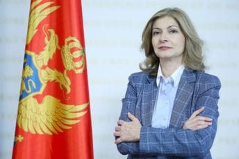 Pešić: Bezobrazna manipulacija Abazovića, zbog njega usporen evropski put Crne Gore Pešić: Bezobrazna manipulacija Abazovića, zbog njega usporen evropski put Crne Gore