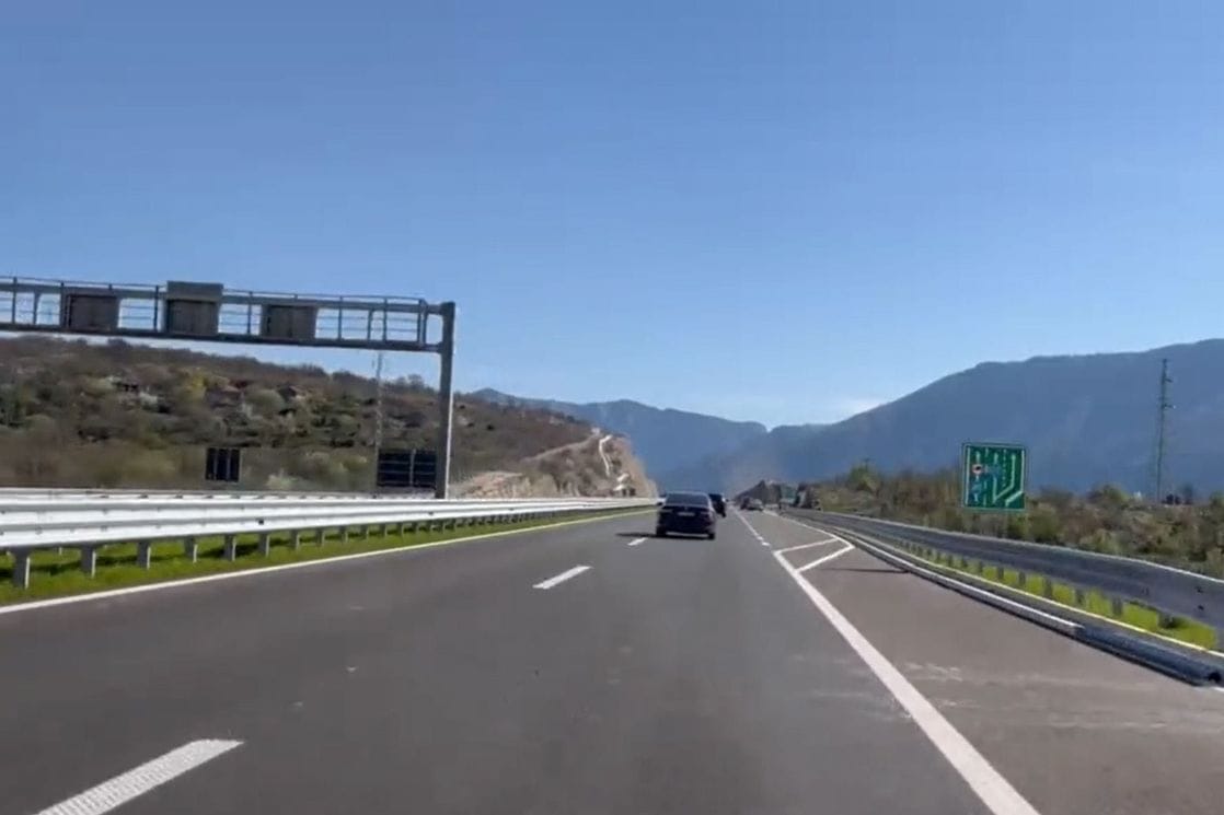 AMSCG: Uslovi za vožnju povoljni, oprezno kroz usjeke zbog odrona