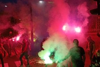 Na protestu podrške Rusiji bačene dimne bombe ispred zgrade predsjedništva Srbije Na protestu podrške Rusiji bačene dimne bombe ispred zgrade predsjedništva Srbije