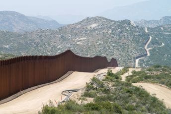 SAD: Na granici s Meksikom u martu uhapšeno rekordnih 210 hiljada migranata SAD: Na granici s Meksikom u martu uhapšeno rekordnih 210 hiljada migranata