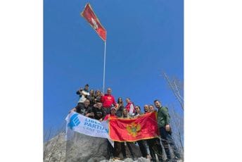 Mladi Liberali Nikšića obnovili crnogorsku zastavu na vrhu Budoša Mladi Liberali Nikšića obnovili crnogorsku zastavu na vrhu Budoša
