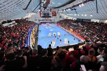 Još sat do početka meča odluke, evo kako je trenutno u "Morači" (VIDEO) Još sat do početka meča odluke, evo kako je trenutno u "Morači" (VIDEO)