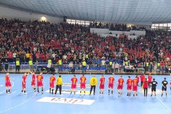 Pogledajte kako je u krcatoj "Morači" bilo tokom intoniranja himne (VIDEO) Pogledajte kako je u krcatoj "Morači" bilo tokom intoniranja himne (VIDEO)