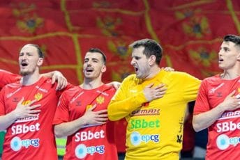 Roganović: Bilo je nemoguće da izgubimo; Igrači: Ovo je Crna Gora, u ovakvoj atmosferi sve ključa iz nas (VIDEO) Roganović: Bilo je nemoguće da izgubimo; Igrači: Ovo je Crna Gora, u ovakvoj atmosferi sve ključa iz nas (VIDEO)