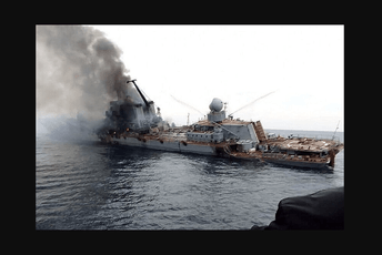 Društvenim mrežama kruže fotografije i snimci ruskog ratnog broda dok tone Društvenim mrežama kruže fotografije i snimci ruskog ratnog broda dok tone