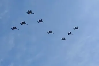 Rusija se priprema za vojnu paradu uoči 9. maja: Avioni će na nebu formirati slova 'Z' i 'V' Rusija se priprema za vojnu paradu uoči 9. maja: Avioni će na nebu formirati slova 'Z' i 'V'