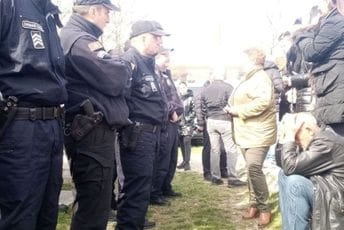 Nikšić: Izvršitelji izbacili Vasa Terića iz barake u Rastocima Nikšić: Izvršitelji izbacili Vasa Terića iz barake u Rastocima