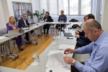 Privredna komora: Olakšati zapošljavanje raseljenima iz Ukrajine Privredna komora: Olakšati zapošljavanje raseljenima iz Ukrajine