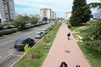 Bar: Ukraden bakarni krst sa groba Vitorija Paganinija, inženjera stradalog pri gradnji prve pruge u Crnoj Gori Bar: Ukraden bakarni krst sa groba Vitorija Paganinija, inženjera stradalog pri gradnji prve pruge u Crnoj Gori