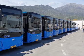 Vuković u obilasku novih autobusa: Biće ovo na ponos Glavnog grada Vuković u obilasku novih autobusa: Biće ovo na ponos Glavnog grada