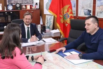 Kovačević: Opština Pljevlja redovno izmiruje obaveze prema Radio - televiziji Pljevlja, zaposleni ne smiju da trpe ničiji nerad i neracionalosti Kovačević: Opština Pljevlja redovno izmiruje obaveze prema Radio - televiziji Pljevlja, zaposleni ne smiju da trpe ničiji nerad i neracionalosti