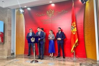 Ibrahimović: Počinje deblokada Skupštine, kandidat za predsjednika iz redova SNP-a; Konatar: O zakazivanju sjednice odlučilo 46 poslanika Ibrahimović: Počinje deblokada Skupštine, kandidat za predsjednika iz redova SNP-a; Konatar: O zakazivanju sjednice odlučilo 46 poslanika