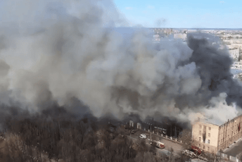 Gori ruski vojni institut: Ljudi iskakali kroz prozore, ima poginulih Gori ruski vojni institut: Ljudi iskakali kroz prozore, ima poginulih