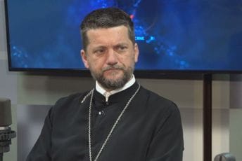 Perović: Molimo se da rat prestane, ne ulazeći u to ko je počeo Perović: Molimo se da rat prestane, ne ulazeći u to ko je počeo