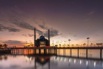 Plutajuća džamija – umjetničko djelo koje privlači sve više turista Plutajuća džamija – umjetničko djelo koje privlači sve više turista