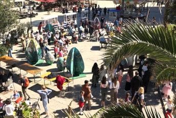 Manifestacija „Od Uskrsa do Vaskrsa“ okupila brojne turiste, kao i građane Budve Manifestacija „Od Uskrsa do Vaskrsa“ okupila brojne turiste, kao i građane Budve
