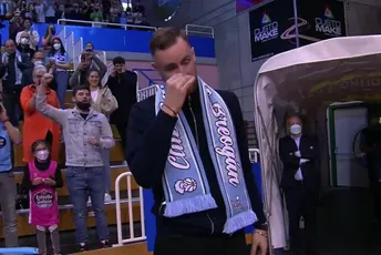 Musu savladale emocije: Zastava BiH, transparenti i ovacije po povratku u dvoranu Musu savladale emocije: Zastava BiH, transparenti i ovacije po povratku u dvoranu