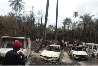 Nigerija: Poginulo više od 100 osoba u ilegalnom skladištu za preradu nafte Nigerija: Poginulo više od 100 osoba u ilegalnom skladištu za preradu nafte