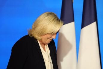 Le Pen poručila da "nastavlja borbu": Uprkos porazu, krajnja desnica je u velikom usponu Le Pen poručila da "nastavlja borbu": Uprkos porazu, krajnja desnica je u velikom usponu