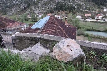 Stanovnici Stoca traže zaštitne mreže: "Ne smijemo da čekamo novu žrtvu" Stanovnici Stoca traže zaštitne mreže: "Ne smijemo da čekamo novu žrtvu"