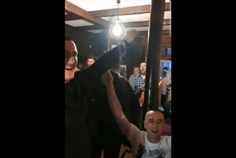 Vaskršnje slavlje uz ''Veseli se srpski rode'' u restoranu Srednje stručne škole u Pljevljima Vaskršnje slavlje uz ''Veseli se srpski rode'' u restoranu Srednje stručne škole u Pljevljima