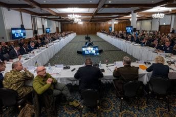 Počeo istorijski sastanak, prisutni predstavnici 40 zemalja Počeo istorijski sastanak, prisutni predstavnici 40 zemalja