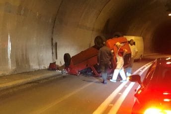 Udes na putu za Žabljak: Prevrnuto vozilo u tunelu Ivica Udes na putu za Žabljak: Prevrnuto vozilo u tunelu Ivica