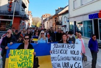 Cetinje poručilo: Joanikijevo vještičije kolo ispred Cetinjskoga manastira priziva Ukrajinu u Crnoj Gori Cetinje poručilo: Joanikijevo vještičije kolo ispred Cetinjskoga manastira priziva Ukrajinu u Crnoj Gori