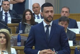 Živković: Režiseri u Beogradu, izvođači u Podgorici, pokušaj - neuspio Živković: Režiseri u Beogradu, izvođači u Podgorici, pokušaj - neuspio