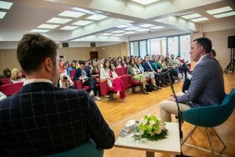 Vuković: Mladi dobijaju novo mjesto za okupljanje i druženje u centru grada Vuković: Mladi dobijaju novo mjesto za okupljanje i druženje u centru grada