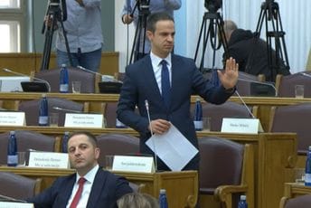 Mugoša: Ovo je Vlada iščašenja koja luta i nema jasno usaglašenu politiku Mugoša: Ovo je Vlada iščašenja koja luta i nema jasno usaglašenu politiku