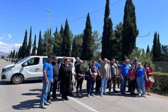 Bivši radnici MA blokirali saobraćajnicu i ponovili ranije zahtjeve Bivši radnici MA blokirali saobraćajnicu i ponovili ranije zahtjeve