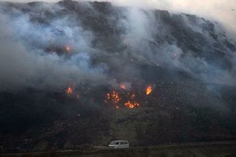 Gori brdo smeća od 60 metara, u Nju Delhiju temperature 46 stepeni Gori brdo smeća od 60 metara, u Nju Delhiju temperature 46 stepeni
