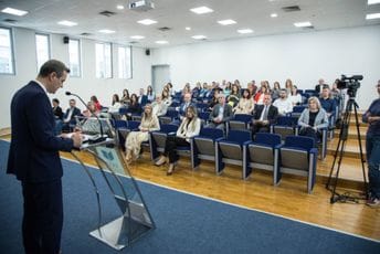 Božović: Uspjesi su najljepše lice Univerziteta i potvrda da je znanje vrijednost po sebi Božović: Uspjesi su najljepše lice Univerziteta i potvrda da je znanje vrijednost po sebi