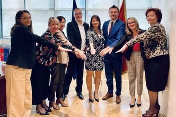 Srzentić predala dužnost Dukaju: Sigurna sam u odlučno sprovođenje reformi Srzentić predala dužnost Dukaju: Sigurna sam u odlučno sprovođenje reformi