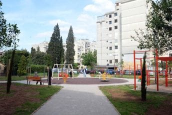 Stanovnici Lepe Kate dobili novo igralište i mjesto za odmor Stanovnici Lepe Kate dobili novo igralište i mjesto za odmor