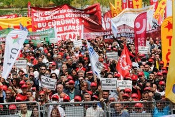 Širom Evrope i svijeta na ulicama obilježen 1. maj, u Turskoj privedene 164 osobe Širom Evrope i svijeta na ulicama obilježen 1. maj, u Turskoj privedene 164 osobe