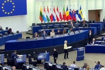 EU odlučila: Embargo na uvoz ruske nafte u fazama, Sberbanka isključena iz SWIFT-a EU odlučila: Embargo na uvoz ruske nafte u fazama, Sberbanka isključena iz SWIFT-a