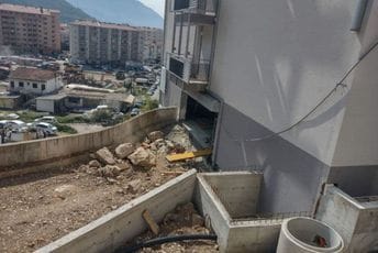 Budva: Danas protest prosvjetnih radnika vlasnika stanova u Dubovici Budva: Danas protest prosvjetnih radnika vlasnika stanova u Dubovici