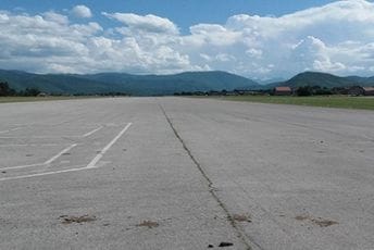 Mladić teško povrijeđen u Beranama: Vozio po aerodromskoj pisti, pa se isprevrtao Mladić teško povrijeđen u Beranama: Vozio po aerodromskoj pisti, pa se isprevrtao