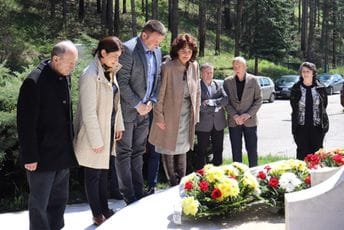 Položeni vijenci na Senjaku: Antifašizam posljednja linija odbrane od zla Položeni vijenci na Senjaku: Antifašizam posljednja linija odbrane od zla