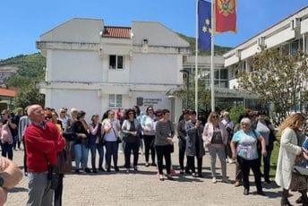 Protest budvanskih prosvjetara: Bez stanova zbog tuđih grešaka i nemara Protest budvanskih prosvjetara: Bez stanova zbog tuđih grešaka i nemara