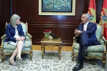 Đukanović sa Medoks: Crna Gora ostaje pouzdana NATO članica i kandidat za članstvo u EU Đukanović sa Medoks: Crna Gora ostaje pouzdana NATO članica i kandidat za članstvo u EU