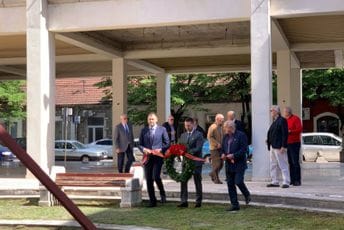 Položen vijenac na spomenik žrtvama savezničkog bombardovanja Položen vijenac na spomenik žrtvama savezničkog bombardovanja