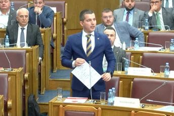 Bečić: Vlada je zaslužila da padne