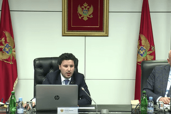 Vlada razriješila Vukšića, dodatne konsultacije o novom direktoru ANB-a zatražili Kovač i Damjanović Vlada razriješila Vukšića, dodatne konsultacije o novom direktoru ANB-a zatražili Kovač i Damjanović