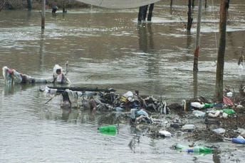 Obala i morsko dno pretrpani plastikom Obala i morsko dno pretrpani plastikom