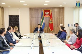 Opština dodijelila preko 70 hiljada eura za rad NVO u Baru Opština dodijelila preko 70 hiljada eura za rad NVO u Baru