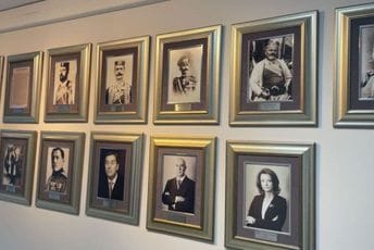 Fotografija bivšeg ministra uklonjena iz hola MO, Bošković: Periferne stvari ne zaslužuju komentar Hol Ministarstva odbrane