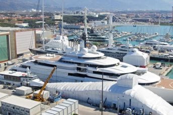 Italija zaplijenila superjahtu vrijednu 700 miliona dolara zbog veze s Putinom Italija zaplijenila superjahtu vrijednu 700 miliona dolara zbog veze s Putinom